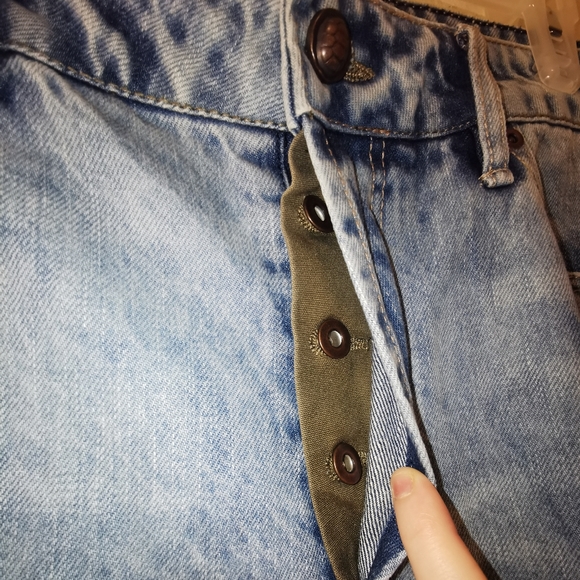Tortoise Denim Jeans Straight Leg Distressed Light wash Size 29 *RARE* - Picture 6 of 11